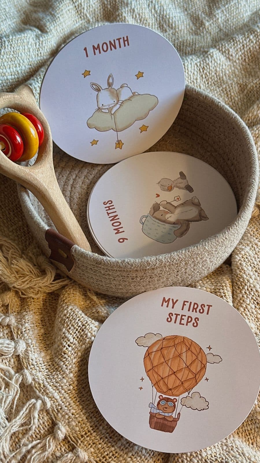 Baby with 5 months milestone card featuring bear illustration